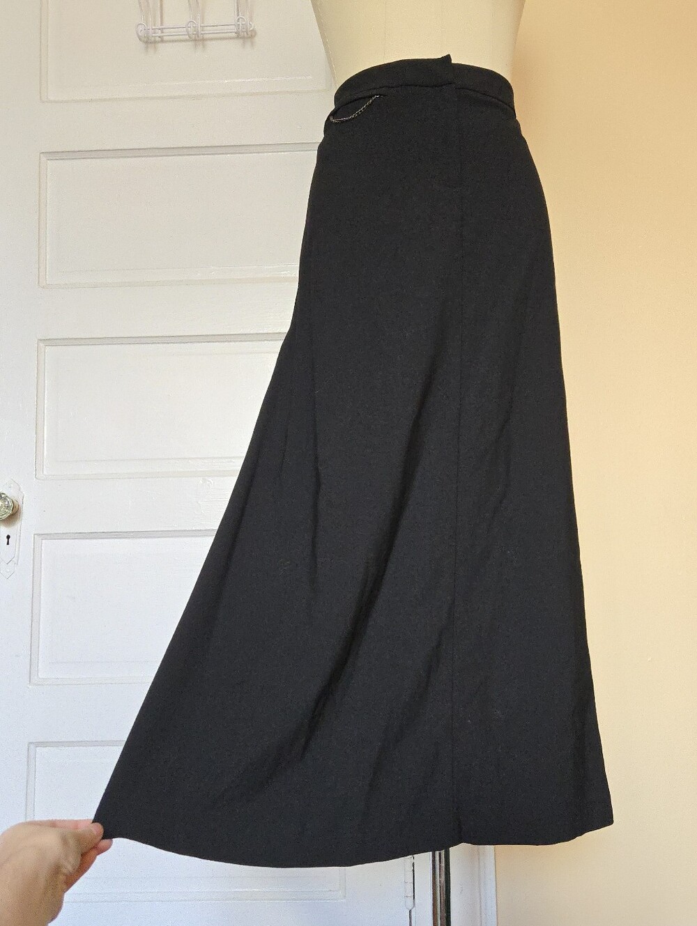 Black wool maxi skirt with small chain zipper pocket - Picture 4 of 9